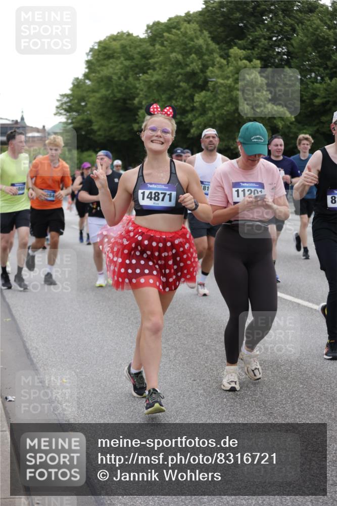 29.06.2025 - hella hamburg halbmarathon Jannik Wohlers http://msf.ph/oto/8316721 29.06.2025 10:38:54 Lombardsbrücke 1760, 1856, 1883, 2092, 2571, 2574, 2843, 2893, 2998, 3275, 3353, 3727, 4523, 4603, 4659, 4855, 4882, 6342, 6343, 6611, 6748, 7341, 7501, 7506, 7524, 7589, 7684, 7815, 8203, 8243, 8457, 9393, 9420, 9446, 10001, 10315, 10512, 10516, 10696, 10849, 10888, 11129, 11201, 11313, 11381, 11382, 11533, 11729, 12090, 12092, 12217, 12391, 12745, 13461, 13519, 14114, 14299, 14871, 14956, 15112, 15262, 15433, 15536, 15765, 16382, 16866, 16869, 16883, 16884, 17313, 17368, 17536 meine-sportfotos.de