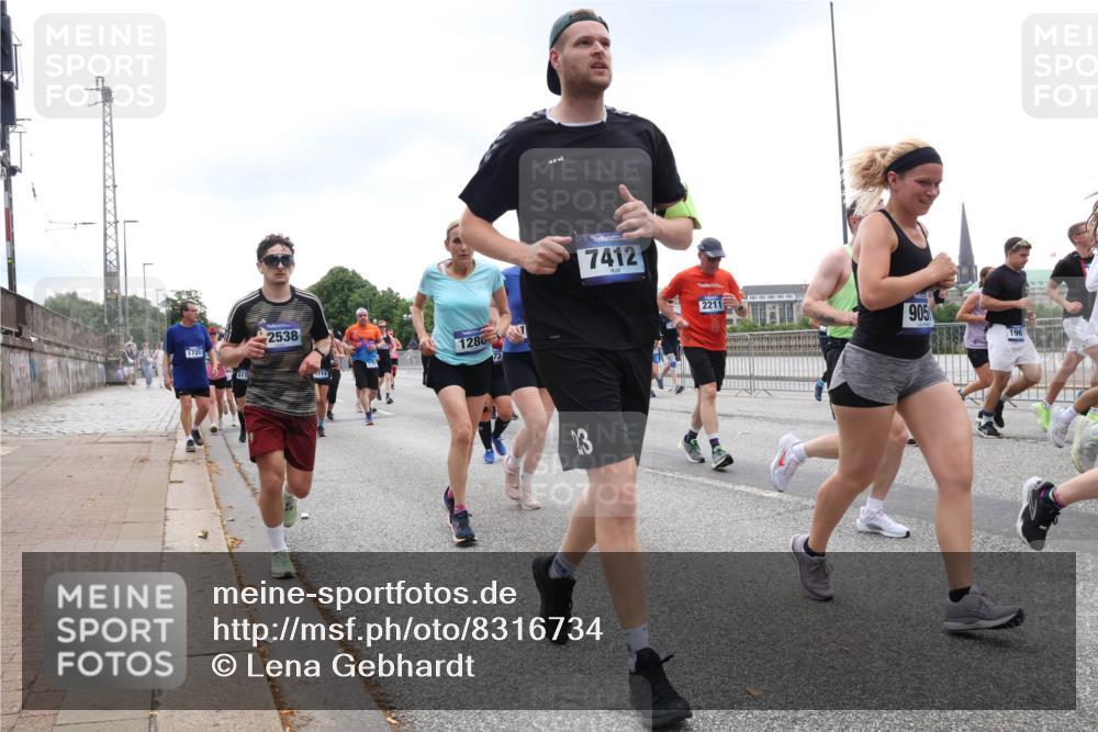 29.06.2025 - hella hamburg halbmarathon Lena Gebhardt http://msf.ph/oto/8316734 29.06.2025 10:47:10 Lombardsbrücke 1720, 511, 2538, 114, 1286, 13, 7412, 2211, 905, 196, 1073, 1185, 1286, 1363, 1463, 1523, 1593, 1607, 1704, 1720, 1961, 1999, 2148, 2162, 2211, 2320, 2327, 2537, 2555, 2556, 2665, 2981, 2994, 3277, 3406, 3407, 3823, 4184, 4202, 4239, 4296, 4325, 4342, 4483, 4806, 4895, 4974, 4975, 5111, 5114, 5700, 5796, 5895, 5953, 6255, 6256, 6485, 6496, 6740, 6879, 6995, 7073, 7412, 7430, 7431, 7630, 7631, 7827, 8105, 8131, 8486, 8553, 8684, 8706, 8915, 8953, 8967, 9018 meine-sportfotos.de
