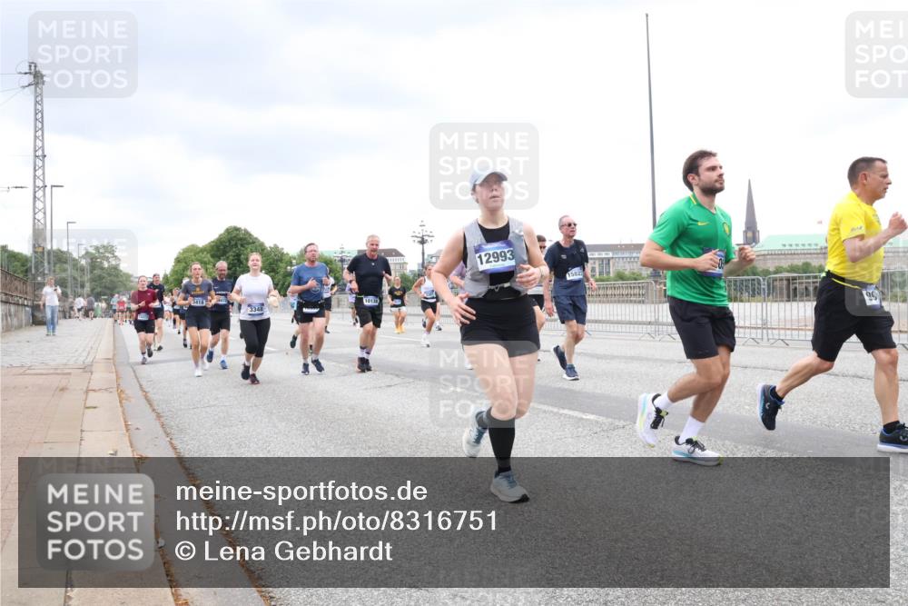 29.06.2025 - hella hamburg halbmarathon Lena Gebhardt http://msf.ph/oto/8316751 29.06.2025 10:56:57 Lombardsbrücke 3418, 472, 3348, 12993, 15823, 1047, 1207, 2143, 2307, 2370, 2871, 2887, 2932, 2991, 3348, 3387, 3418, 3438, 3470, 3485, 3516, 3517, 3520, 3614, 3675, 3676, 3851, 4094, 4118, 4241, 4485, 4568, 4569, 4611, 4773, 4998, 5057, 5237, 5438, 5589, 5639, 5911, 5944, 6053, 6284, 6348, 6349, 6832, 6981, 7307, 7381, 7416, 7417, 7592, 7787, 7964, 8039, 8108, 8150, 8197, 8224, 8546, 8606, 8679, 8939, 8943, 9172, 9210, 9298, 9299, 9910, 10555, 10569, 10571 meine-sportfotos.de