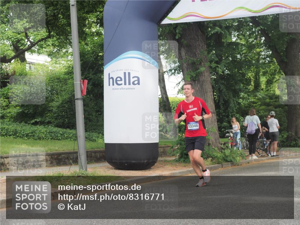 29.06.2025 - hella hamburg halbmarathon KatJ http://msf.ph/oto/8316771 29.06.2025 10:15:53 Zwischen KM18-KM19 2483 meine-sportfotos.de