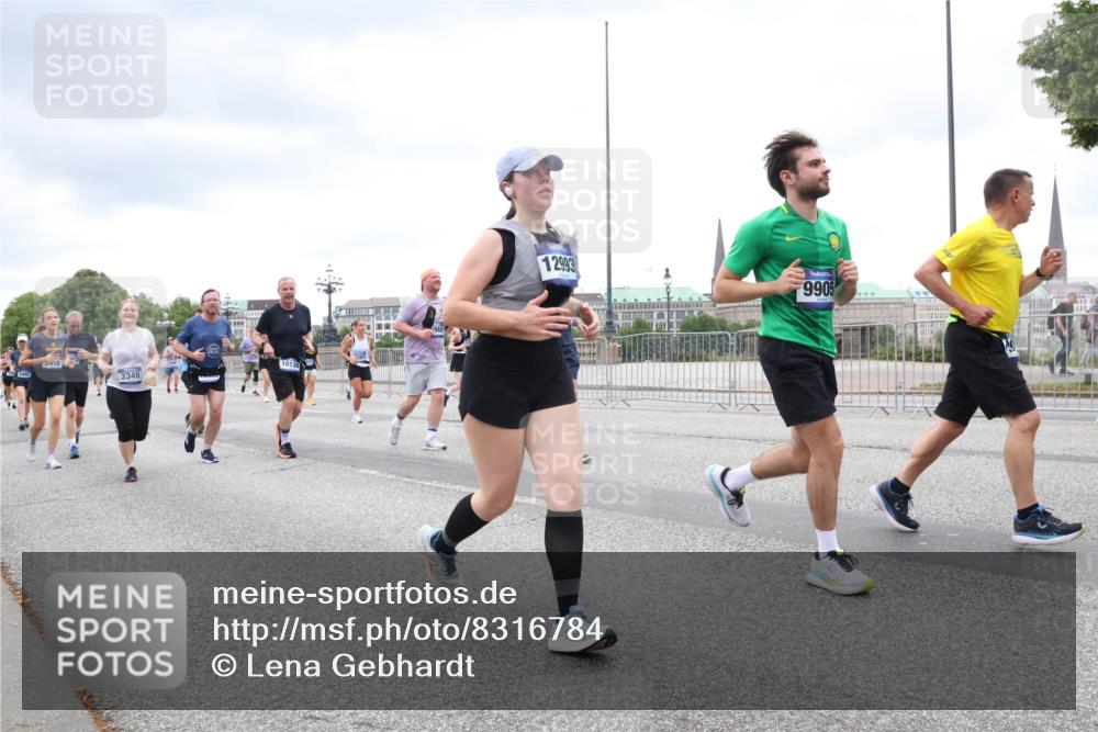 29.06.2025 - hella hamburg halbmarathon Lena Gebhardt http://msf.ph/oto/8316784 29.06.2025 10:56:57 Lombardsbrücke 3418, 3348, 10138, 12993, 9905, 1047, 1207, 2143, 2307, 2370, 2871, 2887, 2932, 2991, 3348, 3387, 3418, 3438, 3470, 3485, 3516, 3517, 3520, 3614, 3675, 3676, 3851, 4094, 4118, 4241, 4485, 4568, 4569, 4611, 4773, 4998, 5057, 5237, 5438, 5589, 5639, 5911, 5944, 6053, 6284, 6348, 6349, 6832, 6981, 7307, 7381, 7416, 7417, 7592, 7787, 7964, 8039, 8108, 8150, 8197, 8224, 8546, 8606, 8679, 8939, 8943, 9172, 9210, 9298, 9299, 9910, 10555, 10569, 10571 meine-sportfotos.de
