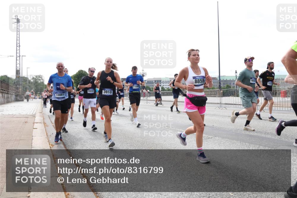 29.06.2025 - hella hamburg halbmarathon Lena Gebhardt http://msf.ph/oto/8316799 29.06.2025 10:22:28 Lombardsbrücke 8855, 16650, 14333, 11046, 10241, 3910, 15661, 1003, 1187, 1419, 1598, 1963, 2009, 2022, 2063, 2294, 2351, 2479, 2514, 2744, 2886, 3050, 3108, 3172, 3430, 3457, 3458, 3511, 3600, 3601, 3768, 3910, 3946, 4113, 4114, 4131, 4366, 4556, 4559, 4829, 4969, 4970, 5079, 5223, 5343, 5798, 5838, 6030, 6048, 6049, 6303, 6307, 6347, 6820, 6826, 6881, 6899, 6977, 7097, 7188, 7190, 7276, 7529, 7794, 7925, 8355, 8431, 8511, 8855, 8860, 8884, 8931, 8954, 9256 meine-sportfotos.de