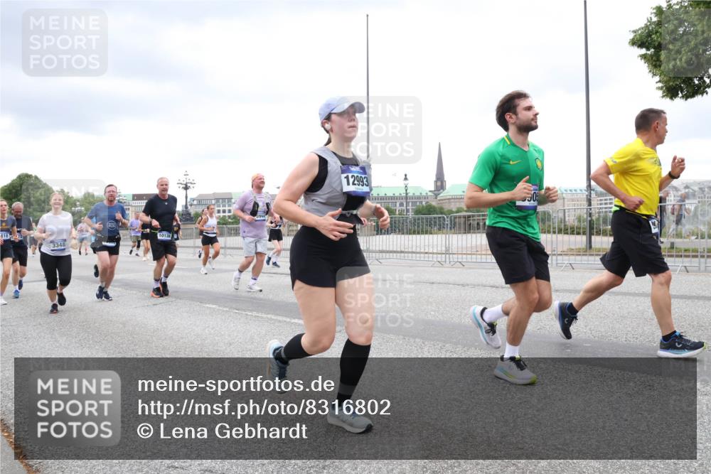 29.06.2025 - hella hamburg halbmarathon Lena Gebhardt http://msf.ph/oto/8316802 29.06.2025 10:56:57 Lombardsbrücke 41872, 3348, 10138, 12993, 50, 1047, 1207, 2143, 2307, 2370, 2871, 2887, 2932, 2991, 3348, 3387, 3418, 3438, 3470, 3485, 3516, 3517, 3520, 3614, 3675, 3676, 3851, 4094, 4118, 4241, 4485, 4568, 4569, 4611, 4773, 4998, 5057, 5237, 5438, 5589, 5639, 5911, 5944, 6053, 6284, 6348, 6349, 6832, 6981, 7307, 7381, 7416, 7417, 7592, 7787, 7964, 8039, 8108, 8150, 8197, 8224, 8546, 8606, 8679, 8939, 8943, 9172, 9210, 9298, 9299, 9910, 10555, 10569, 10571 meine-sportfotos.de