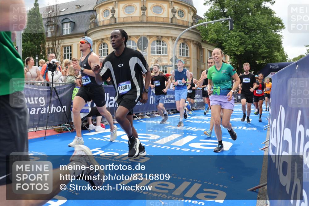 29.06.2025 - hella hamburg halbmarathon Strokosch-Dieckow http://msf.ph/oto/8316809 29.06.2025 10:58:00 Ziel 1200, 1563, 1611, 2025, 3093, 3141, 3575, 4319, 4579, 6531, 6892, 7138, 7159, 7189, 8089, 10036, 10408, 11394, 11832, 12378, 12773, 13465, 13666, 14881, 15090, 15189, 15349, 15527, 18762 meine-sportfotos.de