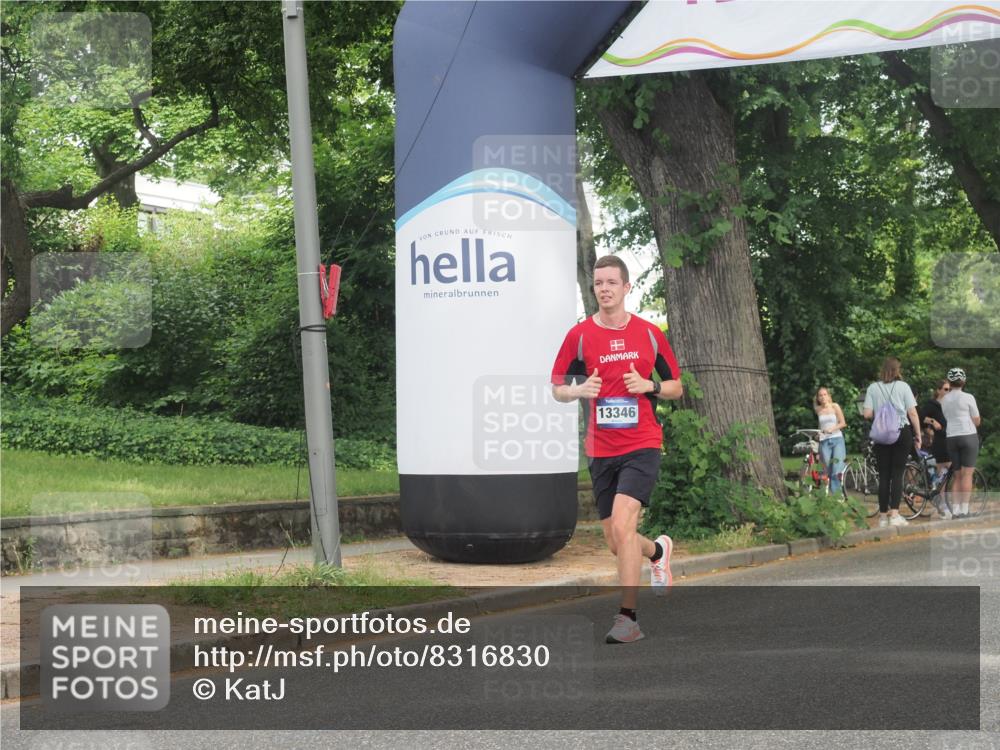 29.06.2025 - hella hamburg halbmarathon KatJ http://msf.ph/oto/8316830 29.06.2025 10:15:53 Zwischen KM18-KM19 2483 meine-sportfotos.de