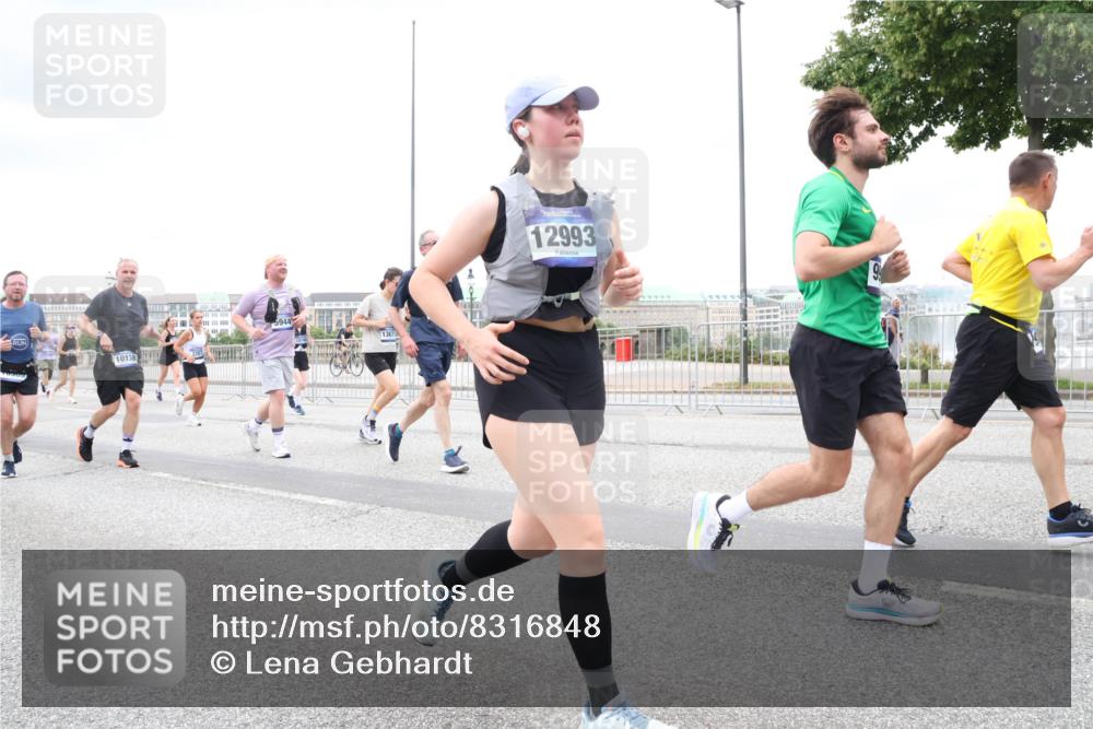 29.06.2025 - hella hamburg halbmarathon Lena Gebhardt http://msf.ph/oto/8316848 29.06.2025 10:56:58 Lombardsbrücke 10138, 5944, 1367, 12993, 1047, 1207, 2143, 2307, 2370, 2871, 2887, 2932, 2991, 3348, 3387, 3418, 3438, 3470, 3485, 3516, 3517, 3520, 3614, 3675, 3676, 3723, 3851, 4094, 4118, 4241, 4485, 4568, 4569, 4611, 4773, 4998, 5057, 5237, 5438, 5589, 5639, 5911, 5944, 6053, 6284, 6348, 6349, 6832, 6981, 7307, 7381, 7416, 7417, 7592, 7787, 7964, 8039, 8108, 8150, 8197, 8224, 8546, 8606, 8679, 8939, 8943, 9172, 9210, 9298, 9299, 9910, 10555, 10569, 10571 meine-sportfotos.de