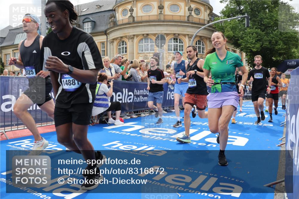 29.06.2025 - hella hamburg halbmarathon Strokosch-Dieckow http://msf.ph/oto/8316872 29.06.2025 10:58:00 Ziel 1200, 1563, 1611, 2025, 3093, 3141, 3575, 4319, 4579, 6531, 6892, 7138, 7159, 7189, 8089, 10036, 10408, 11394, 11832, 12378, 12773, 13465, 13666, 14881, 15090, 15189, 15349, 15527, 18762 meine-sportfotos.de
