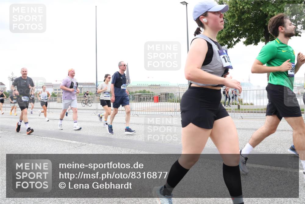 29.06.2025 - hella hamburg halbmarathon Lena Gebhardt http://msf.ph/oto/8316877 29.06.2025 10:56:58 Lombardsbrücke 10138, 13671, 1582, 12, 99, 1047, 1207, 2143, 2307, 2370, 2871, 2887, 2932, 2991, 3348, 3387, 3418, 3438, 3470, 3485, 3516, 3517, 3520, 3614, 3675, 3676, 3723, 3851, 4094, 4118, 4241, 4485, 4568, 4569, 4611, 4773, 4998, 5057, 5237, 5438, 5589, 5639, 5911, 5944, 6053, 6284, 6348, 6349, 6832, 6981, 7307, 7381, 7416, 7417, 7592, 7787, 7964, 8039, 8108, 8150, 8197, 8224, 8546, 8606, 8679, 8939, 8943, 9172, 9210, 9298, 9299, 9910, 10555, 10569, 10571 meine-sportfotos.de
