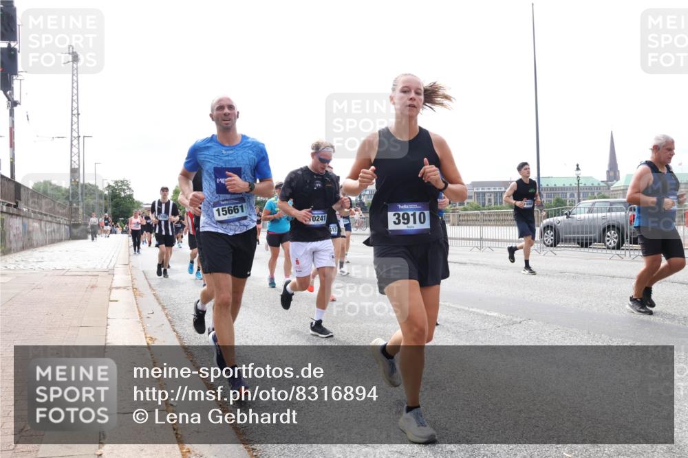 29.06.2025 - hella hamburg halbmarathon Lena Gebhardt http://msf.ph/oto/8316894 29.06.2025 10:22:29 Lombardsbrücke 17291, 15661, 0241, 13, 3910, 1003, 1187, 1419, 1598, 1963, 2009, 2022, 2063, 2294, 2351, 2479, 2514, 2744, 2886, 3003, 3050, 3108, 3172, 3430, 3457, 3458, 3511, 3600, 3601, 3768, 3910, 3946, 4113, 4114, 4131, 4366, 4556, 4559, 4829, 4969, 4970, 5079, 5223, 5343, 5798, 5838, 6030, 6048, 6049, 6303, 6307, 6347, 6820, 6826, 6881, 6899, 6977, 7097, 7188, 7190, 7276, 7529, 7794, 7925, 8355, 8431, 8511, 8855, 8860, 8884, 8931, 8954, 9256, 10826, 14801 meine-sportfotos.de