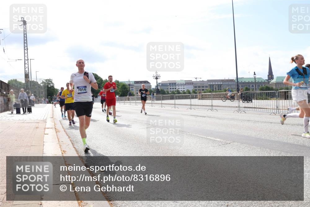 29.06.2025 - hella hamburg halbmarathon Lena Gebhardt http://msf.ph/oto/8316896 29.06.2025 10:12:37 Lombardsbrücke 14540, 7014, 8971, 817, 56, 1062, 1249, 1610, 1785, 1850, 1851, 1939, 2531, 2661, 2891, 2963, 2964, 3182, 3248, 3262, 3746, 4453, 4499, 4554, 5150, 5166, 5176, 5597, 5598, 6207, 6822, 6871, 6966, 7014, 7474, 7907, 8917, 8971, 9253, 9254, 9405, 9705, 10067, 10581, 10685, 11025, 11509, 12456, 13566, 13816, 14060, 14313, 14540, 14863, 14868, 14869, 15012, 15369, 16379, 16473, 16826, 16911, 17061, 17994, 18178, 18429, 18493, 18530 meine-sportfotos.de