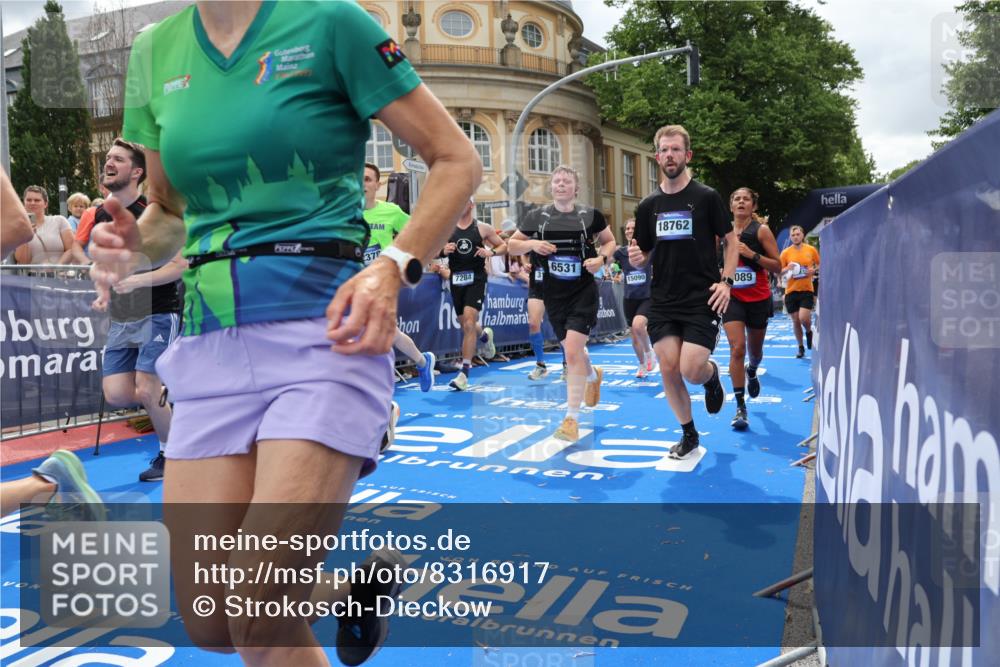 29.06.2025 - hella hamburg halbmarathon Strokosch-Dieckow http://msf.ph/oto/8316917 29.06.2025 10:58:01 Ziel 1200, 1563, 1611, 2025, 3093, 3141, 3575, 4319, 4579, 6531, 6892, 7159, 7189, 8089, 10036, 10408, 11394, 11832, 12378, 12773, 13465, 13666, 14881, 15090, 15189, 15349, 15527, 18762 meine-sportfotos.de