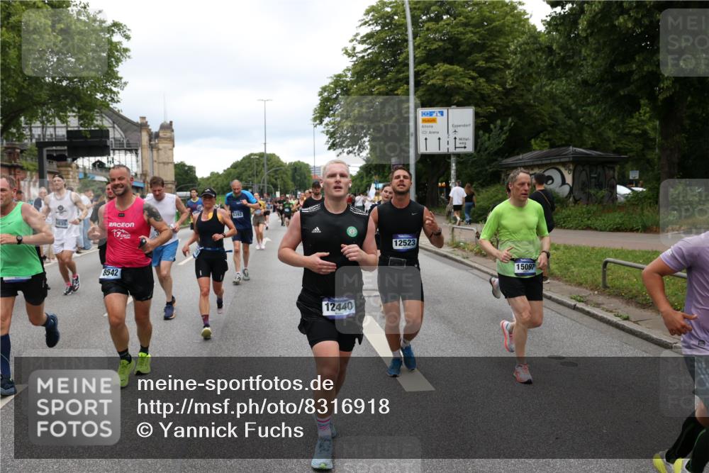 29.06.2025 - hella hamburg halbmarathon Yannick Fuchs http://msf.ph/oto/8316918 29.06.2025 10:50:48 20KM 1485, 1583, 1955, 2034, 2417, 2676, 3413, 3435, 3836, 4167, 4940, 5033, 5418, 5492, 6272, 6399, 6416, 6835, 7716, 8393, 8542, 8652, 8669, 8825, 9488, 9577, 9727, 9820, 9907, 9934, 10133, 10212, 11043, 11083, 11212, 11590, 11612, 12014, 12348, 12440, 12523, 12712, 13394, 13666, 13750, 13863, 14139, 14369, 14678, 15097, 15145, 15431, 15695, 15712, 15726, 16113, 16257, 16261, 16470, 16634, 17160, 17617, 17779, 17828, 18208, 18652, 18719, 19091, 19184 meine-sportfotos.de