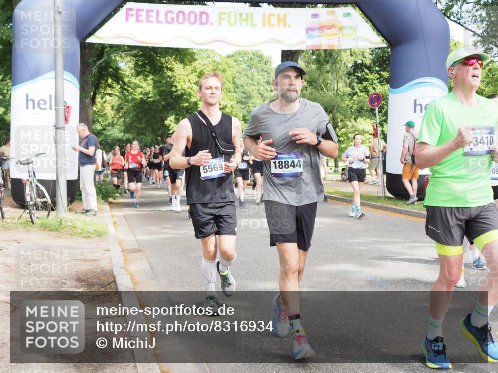 29.06.2025 - hella hamburg halbmarathon MichiJ http://msf.ph/oto/8316934 29.06.2025 11:32:45 Zwischen KM18-KM19 1024, 1798, 2571, 2574, 2640, 3443, 3874, 4298, 5671, 7872, 9704, 9980, 11098, 12414, 13410, 13580, 13806, 13830, 14937, 15030, 16512, 16840, 17196, 18844 meine-sportfotos.de