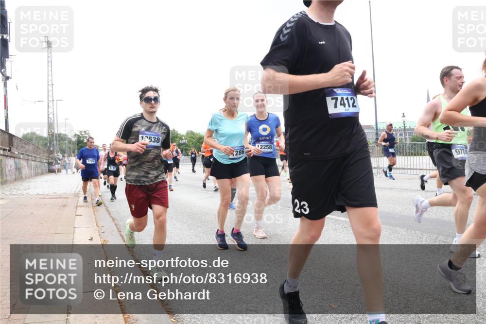29.06.2025 - hella hamburg halbmarathon Lena Gebhardt http://msf.ph/oto/8316938 29.06.2025 10:47:11 Lombardsbrücke 1720, 5111, 1538, 286, 12258, 23, 40, 7412, 9774, 1073, 1185, 1286, 1363, 1463, 1523, 1593, 1607, 1704, 1720, 1961, 1999, 2148, 2162, 2211, 2320, 2327, 2407, 2537, 2555, 2556, 2665, 2981, 2994, 3277, 3406, 3407, 3823, 4184, 4239, 4325, 4342, 4483, 4806, 4895, 4974, 4975, 5111, 5114, 5700, 5796, 5895, 5953, 6255, 6256, 6485, 6496, 6740, 6879, 6995, 7073, 7403, 7412, 7430, 7431, 7630, 7631, 7827, 8105, 8131, 8486, 8553, 8684, 8706, 8915, 8953, 8967, 9018 meine-sportfotos.de