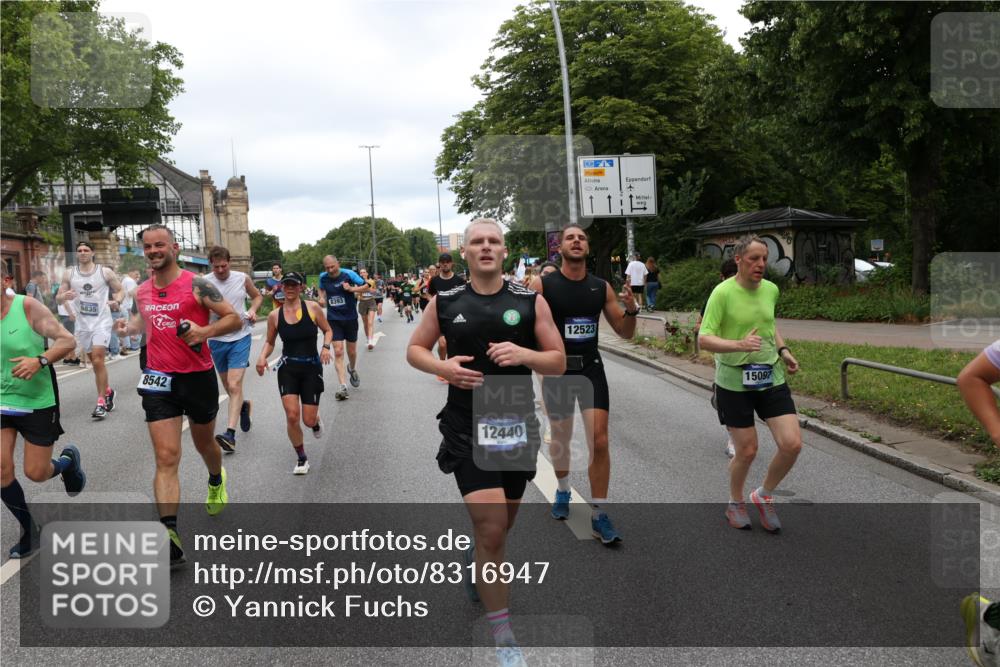 29.06.2025 - hella hamburg halbmarathon Yannick Fuchs http://msf.ph/oto/8316947 29.06.2025 10:50:48 20KM 1485, 1583, 1955, 2034, 2417, 2676, 3413, 3435, 3836, 4167, 4940, 5033, 5418, 5492, 6272, 6399, 6416, 6835, 7716, 8393, 8542, 8652, 8669, 8825, 9488, 9577, 9727, 9820, 9907, 9934, 10133, 10212, 11043, 11083, 11212, 11590, 11612, 12014, 12348, 12440, 12523, 12712, 13394, 13666, 13750, 13863, 14139, 14369, 14678, 15097, 15145, 15431, 15695, 15712, 15726, 16113, 16257, 16261, 16470, 16634, 17160, 17617, 17779, 17828, 18208, 18652, 18719, 19091, 19184 meine-sportfotos.de