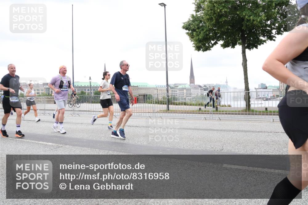 29.06.2025 - hella hamburg halbmarathon Lena Gebhardt http://msf.ph/oto/8316958 29.06.2025 10:56:58 Lombardsbrücke 10138, 5944, 15822, 1047, 1207, 2143, 2307, 2370, 2871, 2887, 2932, 2991, 3348, 3387, 3418, 3438, 3470, 3485, 3516, 3517, 3520, 3614, 3675, 3676, 3723, 3851, 4094, 4118, 4241, 4485, 4568, 4569, 4611, 4773, 4998, 5057, 5237, 5438, 5589, 5639, 5911, 5944, 6053, 6284, 6348, 6349, 6832, 6981, 7307, 7381, 7416, 7417, 7592, 7787, 7964, 8039, 8108, 8150, 8197, 8224, 8546, 8606, 8679, 8939, 8943, 9172, 9210, 9298, 9299, 9910, 10555, 10569, 10571 meine-sportfotos.de