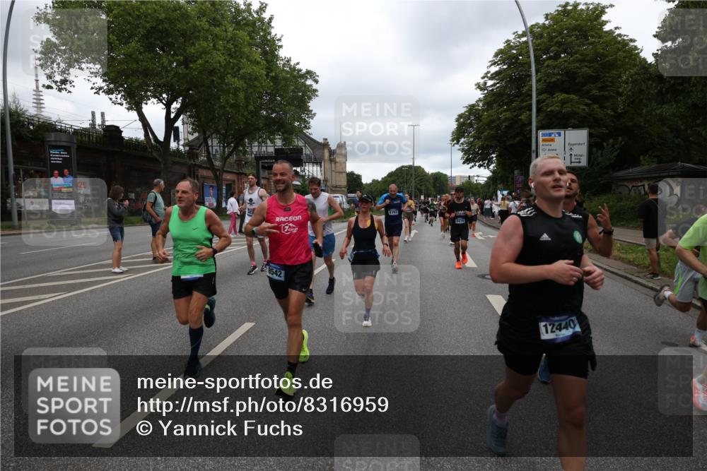 29.06.2025 - hella hamburg halbmarathon Yannick Fuchs http://msf.ph/oto/8316959 29.06.2025 10:50:48 20KM 1485, 1583, 1955, 2034, 2417, 2676, 3413, 3435, 3836, 4167, 4940, 5033, 5418, 5492, 6272, 6399, 6416, 6835, 7716, 8393, 8542, 8652, 8669, 8825, 9488, 9577, 9727, 9820, 9907, 9934, 10133, 10212, 11043, 11083, 11212, 11590, 11612, 12014, 12348, 12440, 12523, 12712, 13394, 13666, 13750, 13863, 14139, 14369, 14678, 15097, 15145, 15431, 15695, 15712, 15726, 16113, 16257, 16261, 16470, 16634, 17160, 17617, 17779, 17828, 18208, 18652, 18719, 19091, 19184 meine-sportfotos.de