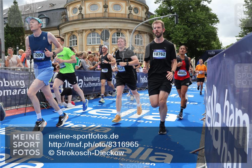29.06.2025 - hella hamburg halbmarathon Strokosch-Dieckow http://msf.ph/oto/8316965 29.06.2025 10:58:01 Ziel 1200, 1563, 1611, 2025, 3093, 3141, 3575, 4319, 4579, 6531, 6892, 7159, 7189, 8089, 10036, 10408, 11394, 11832, 12378, 12773, 13465, 13666, 14881, 15090, 15189, 15349, 15527, 18762 meine-sportfotos.de