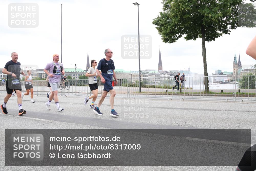 29.06.2025 - hella hamburg halbmarathon Lena Gebhardt http://msf.ph/oto/8317009 29.06.2025 10:56:58 Lombardsbrücke 5944, 15823, 10138, 1047, 1207, 2143, 2307, 2370, 2871, 2887, 2932, 2991, 3348, 3387, 3418, 3438, 3470, 3485, 3516, 3517, 3520, 3614, 3675, 3676, 3723, 3851, 4094, 4118, 4241, 4485, 4568, 4569, 4611, 4773, 4998, 5057, 5237, 5438, 5589, 5639, 5911, 5944, 6053, 6284, 6348, 6349, 6832, 6981, 7307, 7381, 7416, 7417, 7592, 7787, 7964, 8039, 8108, 8150, 8197, 8224, 8546, 8606, 8679, 8939, 8943, 9172, 9210, 9298, 9299, 9910, 10555, 10569, 10571 meine-sportfotos.de