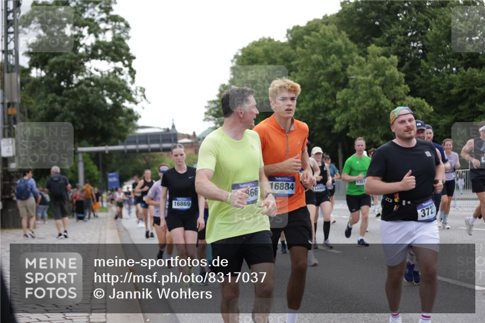 29.06.2025 - hella hamburg halbmarathon Jannik Wohlers http://msf.ph/oto/8317037 29.06.2025 10:38:56 Lombardsbrücke 1760, 1856, 1883, 2092, 2571, 2574, 2843, 2893, 2998, 3275, 3353, 3727, 4523, 4603, 4659, 4855, 4882, 6321, 6342, 6343, 6748, 7341, 7501, 7506, 7524, 7684, 7815, 8203, 8243, 9393, 9420, 9446, 10001, 10315, 10512, 10516, 10849, 10888, 11129, 11201, 11313, 11381, 11382, 11533, 11729, 12090, 12217, 12391, 12745, 13178, 13461, 13519, 14114, 14299, 14871, 14956, 15112, 15262, 15433, 15536, 15765, 16382, 16866, 16869, 16884, 17368, 17536 meine-sportfotos.de