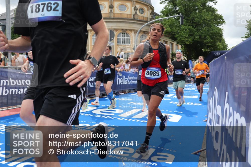 29.06.2025 - hella hamburg halbmarathon Strokosch-Dieckow http://msf.ph/oto/8317041 29.06.2025 10:58:02 Ziel 1200, 1563, 1611, 2025, 2907, 3093, 3141, 3575, 4319, 4579, 6531, 6892, 7159, 7189, 8089, 10036, 10408, 11832, 12378, 12773, 13465, 13666, 14881, 15090, 15125, 15189, 15527, 18762 meine-sportfotos.de