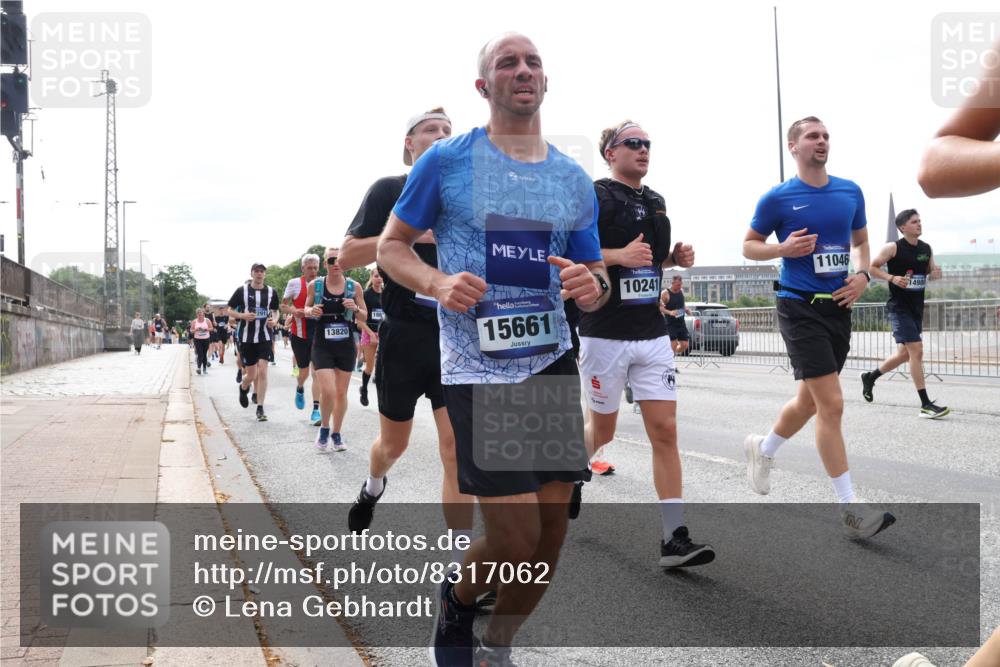 29.06.2025 - hella hamburg halbmarathon Lena Gebhardt http://msf.ph/oto/8317062 29.06.2025 10:22:30 Lombardsbrücke 13820, 15661, 10241, 11046, 1003, 1187, 1419, 1598, 1963, 2009, 2022, 2063, 2294, 2351, 2479, 2514, 2744, 2766, 2886, 3003, 3050, 3108, 3172, 3430, 3457, 3458, 3511, 3600, 3601, 3768, 3910, 3946, 4113, 4114, 4131, 4366, 4556, 4559, 4829, 4969, 4970, 5079, 5223, 5343, 5798, 5838, 6030, 6048, 6049, 6303, 6307, 6347, 6820, 6826, 6881, 6899, 6977, 7097, 7188, 7190, 7276, 7529, 7794, 7925, 8355, 8431, 8511, 8855, 8860, 8884, 8931, 8954, 9256, 10826, 14801 meine-sportfotos.de