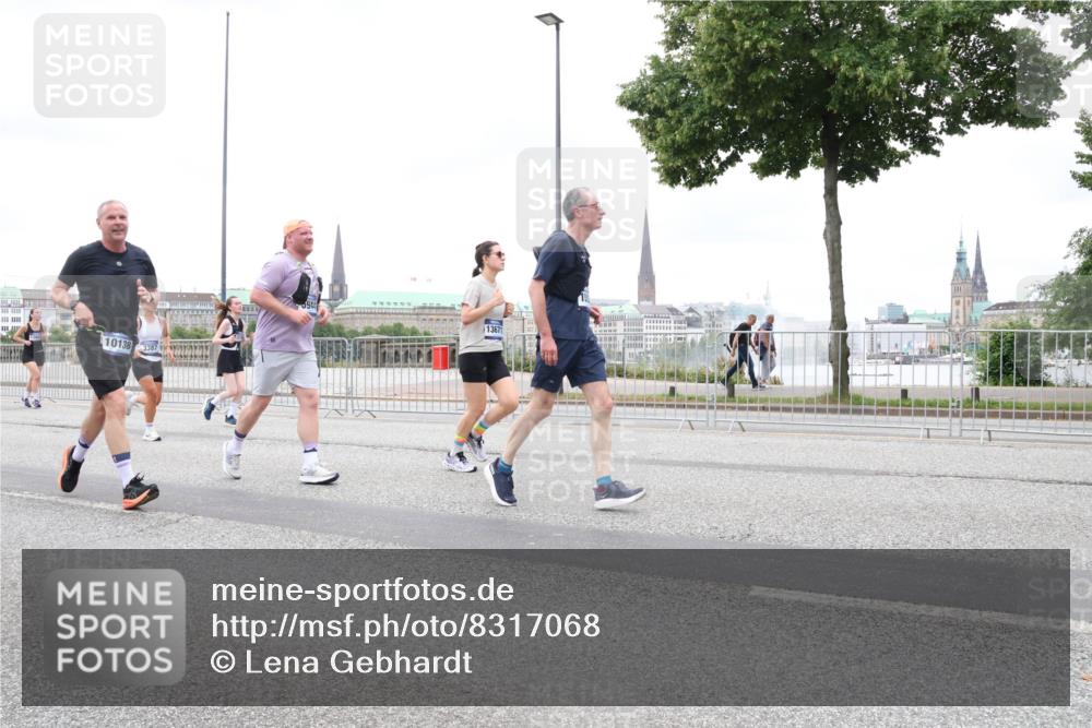 29.06.2025 - hella hamburg halbmarathon Lena Gebhardt http://msf.ph/oto/8317068 29.06.2025 10:56:59 Lombardsbrücke 10138, 3387, 13671, 1207, 2143, 2307, 2370, 2871, 2887, 2932, 2991, 3348, 3387, 3418, 3438, 3470, 3485, 3516, 3517, 3520, 3614, 3723, 3851, 4094, 4118, 4241, 4485, 4568, 4569, 4611, 4773, 4998, 5057, 5237, 5316, 5438, 5589, 5639, 5911, 5944, 6053, 6284, 6348, 6349, 6832, 6981, 7307, 7381, 7416, 7417, 7592, 7787, 7964, 8039, 8108, 8150, 8197, 8224, 8546, 8606, 8679, 8939, 8943, 9110, 9172, 9210, 9298, 9299, 9910, 10555, 10569, 10571 meine-sportfotos.de