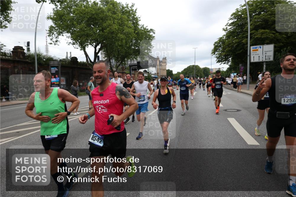 29.06.2025 - hella hamburg halbmarathon Yannick Fuchs http://msf.ph/oto/8317069 29.06.2025 10:50:49 20KM 1485, 1583, 1955, 2034, 2282, 2417, 2676, 3413, 3435, 3836, 4167, 4940, 5033, 5418, 5492, 6272, 6399, 6416, 6835, 7716, 8393, 8542, 8652, 8669, 8825, 9488, 9577, 9727, 9820, 9907, 9934, 10133, 10212, 11043, 11083, 11212, 11590, 11612, 12014, 12348, 12440, 12523, 13394, 13666, 13750, 13863, 14139, 14369, 14678, 15097, 15145, 15431, 15695, 15712, 15726, 16113, 16257, 16261, 16470, 16634, 16830, 16909, 17160, 17617, 17779, 17828, 18208, 18652, 18719, 19091, 19184 meine-sportfotos.de