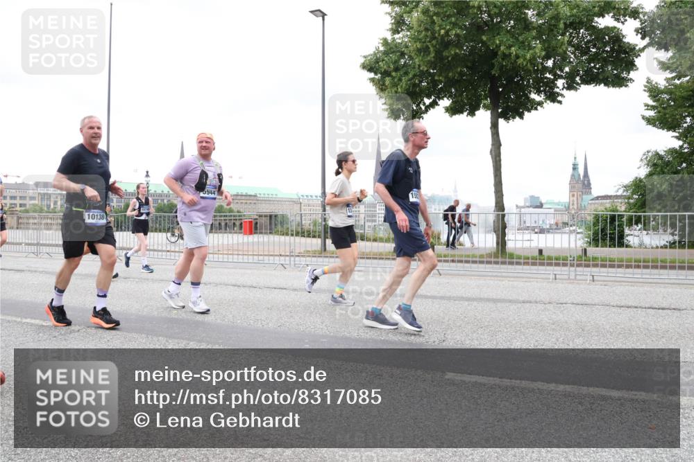 29.06.2025 - hella hamburg halbmarathon Lena Gebhardt http://msf.ph/oto/8317085 29.06.2025 10:56:59 Lombardsbrücke 10138, 5944, 1207, 2143, 2307, 2370, 2871, 2887, 2932, 2991, 3348, 3387, 3418, 3438, 3470, 3485, 3516, 3517, 3520, 3614, 3723, 3851, 4094, 4118, 4241, 4485, 4568, 4569, 4611, 4773, 4998, 5057, 5237, 5316, 5438, 5589, 5639, 5911, 5944, 6053, 6284, 6348, 6349, 6832, 6981, 7307, 7381, 7416, 7417, 7592, 7787, 7964, 8039, 8108, 8150, 8197, 8224, 8546, 8606, 8679, 8939, 8943, 9110, 9172, 9210, 9298, 9299, 9910, 10555, 10569, 10571 meine-sportfotos.de