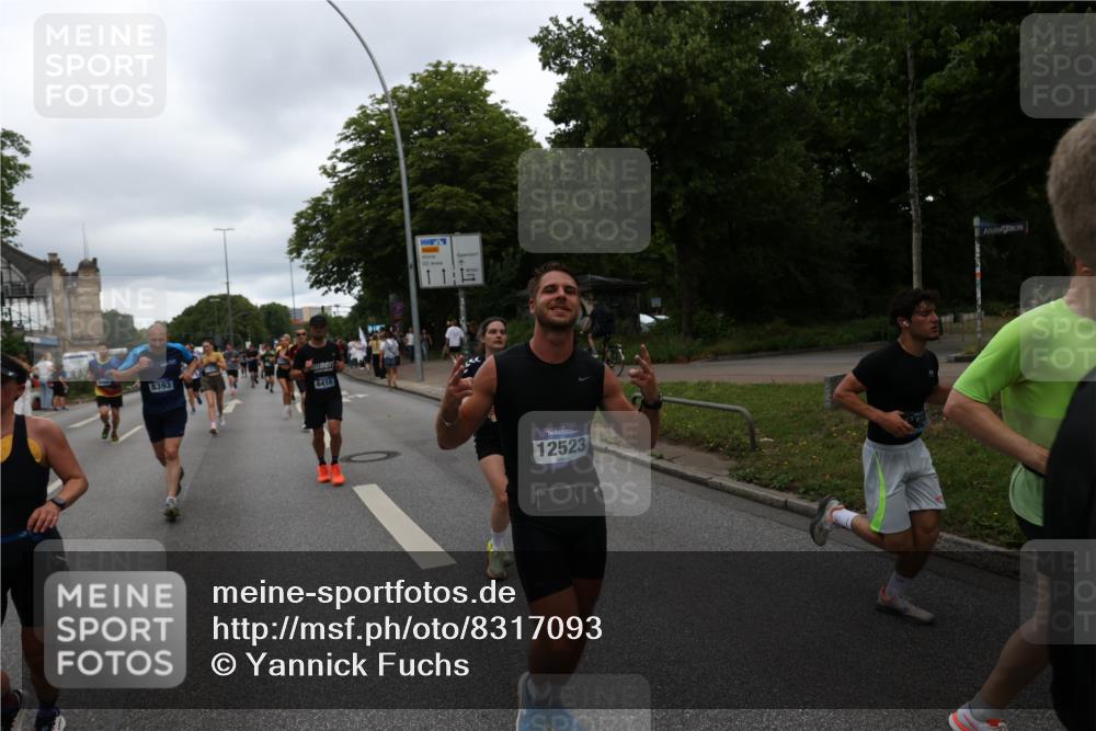 29.06.2025 - hella hamburg halbmarathon Yannick Fuchs http://msf.ph/oto/8317093 29.06.2025 10:50:49 20KM 1485, 1583, 1955, 2034, 2282, 2417, 2676, 3413, 3435, 3836, 4167, 4940, 5033, 5418, 5492, 6272, 6399, 6416, 6835, 7716, 8393, 8542, 8652, 8669, 8825, 9488, 9577, 9727, 9820, 9907, 9934, 10133, 10212, 11043, 11083, 11212, 11590, 11612, 12014, 12348, 12440, 12523, 13394, 13666, 13750, 13863, 14139, 14369, 14678, 15097, 15145, 15431, 15695, 15712, 15726, 16113, 16257, 16261, 16470, 16634, 16830, 16909, 17160, 17617, 17779, 17828, 18208, 18652, 18719, 19091, 19184 meine-sportfotos.de