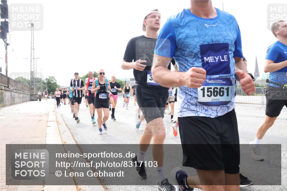 29.06.2025 - hella hamburg halbmarathon Lena Gebhardt http://msf.ph/oto/8317103 29.06.2025 10:22:30 Lombardsbrücke 172, 142, 13820, 18611, 3, 049, 15661, 1003, 1187, 1419, 1598, 1963, 2009, 2022, 2063, 2294, 2351, 2479, 2514, 2744, 2766, 2886, 3003, 3050, 3108, 3172, 3430, 3457, 3458, 3511, 3600, 3601, 3768, 3910, 3946, 4113, 4114, 4131, 4366, 4556, 4559, 4829, 4969, 4970, 5079, 5223, 5343, 5798, 5838, 6030, 6048, 6049, 6303, 6307, 6347, 6820, 6826, 6881, 6899, 6977, 7097, 7188, 7190, 7276, 7529, 7794, 7925, 8355, 8431, 8511, 8855, 8860, 8884, 8931, 8954, 9256, 10826, 14801 meine-sportfotos.de