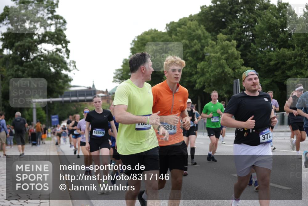 29.06.2025 - hella hamburg halbmarathon Jannik Wohlers http://msf.ph/oto/8317146 29.06.2025 10:38:56 Lombardsbrücke 1760, 1856, 1883, 2092, 2571, 2574, 2843, 2893, 2998, 3275, 3353, 3727, 4523, 4603, 4659, 4855, 4882, 6321, 6342, 6343, 6748, 7341, 7501, 7506, 7524, 7684, 7815, 8203, 8243, 9393, 9420, 9446, 10001, 10315, 10512, 10516, 10849, 10888, 11129, 11201, 11313, 11381, 11382, 11533, 11729, 12090, 12217, 12391, 12745, 13178, 13461, 13519, 14114, 14299, 14871, 14956, 15112, 15262, 15433, 15536, 15765, 16382, 16866, 16869, 16884, 17368, 17536 meine-sportfotos.de