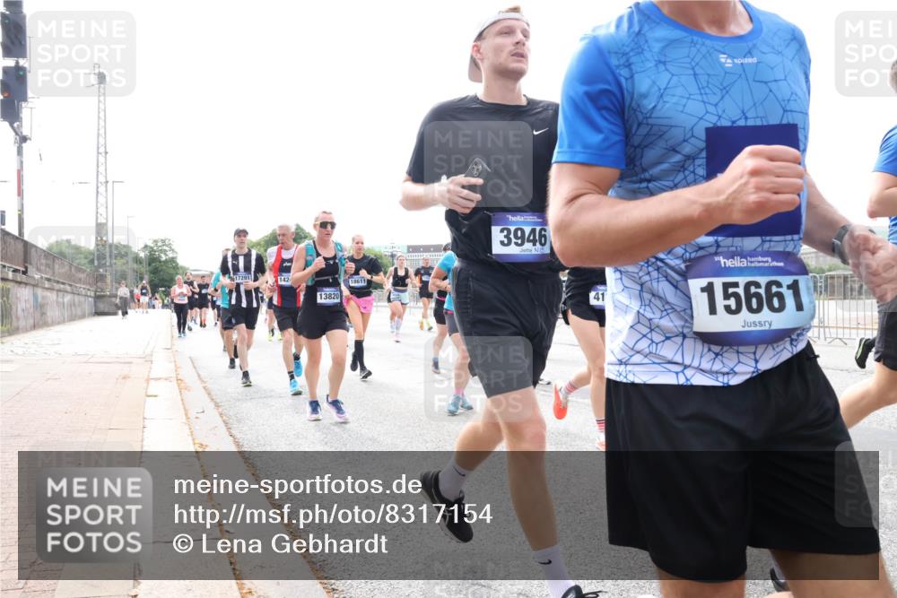 29.06.2025 - hella hamburg halbmarathon Lena Gebhardt http://msf.ph/oto/8317154 29.06.2025 10:22:30 Lombardsbrücke 17291, 142, 13820, 18611, 3946, 41, 15661, 1003, 1187, 1419, 1598, 1963, 2009, 2022, 2063, 2294, 2351, 2479, 2514, 2744, 2766, 2886, 3003, 3050, 3108, 3172, 3430, 3457, 3458, 3511, 3600, 3601, 3768, 3910, 3946, 4113, 4114, 4131, 4366, 4556, 4559, 4829, 4969, 4970, 5079, 5223, 5343, 5798, 5838, 6030, 6048, 6049, 6303, 6307, 6347, 6820, 6826, 6881, 6899, 6977, 7097, 7188, 7190, 7276, 7529, 7794, 7925, 8355, 8431, 8511, 8855, 8860, 8884, 8931, 8954, 9256, 10826, 14801 meine-sportfotos.de