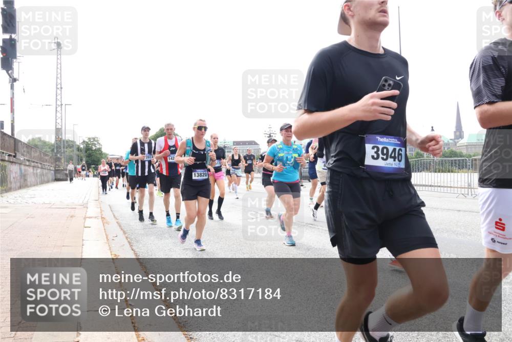 29.06.2025 - hella hamburg halbmarathon Lena Gebhardt http://msf.ph/oto/8317184 29.06.2025 10:22:30 Lombardsbrücke 291, 142, 13820, 3946, 1003, 1187, 1419, 1598, 1963, 2009, 2022, 2063, 2294, 2351, 2479, 2514, 2744, 2766, 2886, 3003, 3050, 3108, 3172, 3430, 3457, 3458, 3511, 3600, 3601, 3768, 3910, 3946, 4113, 4114, 4131, 4366, 4556, 4559, 4829, 4969, 4970, 5079, 5223, 5343, 5798, 5838, 6030, 6048, 6049, 6303, 6307, 6347, 6820, 6826, 6881, 6899, 6977, 7097, 7188, 7190, 7276, 7529, 7794, 7925, 8355, 8431, 8511, 8855, 8860, 8884, 8931, 8954, 9256, 10826, 14801 meine-sportfotos.de