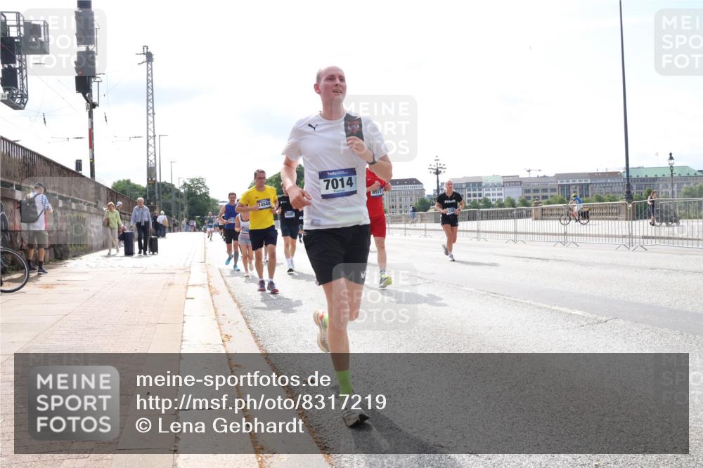 29.06.2025 - hella hamburg halbmarathon Lena Gebhardt http://msf.ph/oto/8317219 29.06.2025 10:12:38 Lombardsbrücke 14540, 5597, 7014, 8971, 1020, 1051, 1249, 1610, 1785, 1850, 1851, 1939, 2531, 2661, 2891, 2963, 2964, 3182, 3248, 3262, 3746, 4453, 4499, 4554, 5150, 5166, 5176, 5597, 5598, 6207, 6822, 6871, 6966, 7014, 7474, 7907, 8917, 8971, 9253, 9254, 9405, 9705, 10067, 10581, 10685, 11025, 11509, 11720, 12456, 13566, 13816, 14313, 14540, 14863, 14868, 14869, 15012, 15369, 16323, 16379, 16473, 16826, 16911, 17061, 17994, 18178, 18429, 18493, 18530 meine-sportfotos.de
