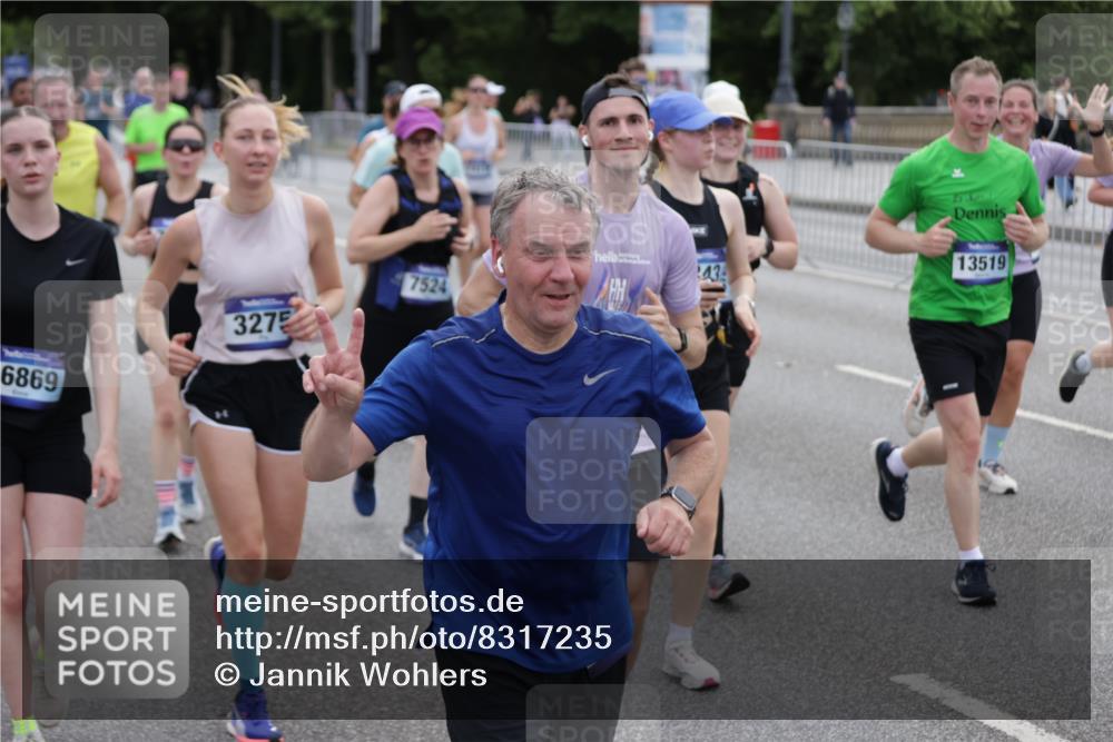 29.06.2025 - hella hamburg halbmarathon Jannik Wohlers http://msf.ph/oto/8317235 29.06.2025 10:38:59 Lombardsbrücke 1760, 1856, 1883, 2092, 2843, 2893, 3275, 3353, 3727, 4523, 4603, 4659, 4855, 4882, 6321, 6342, 6343, 6748, 7341, 7501, 7506, 7524, 7684, 8203, 8243, 8995, 9393, 9420, 9446, 9569, 9698, 10001, 10512, 10516, 10626, 10627, 10849, 10888, 11129, 11313, 11381, 11382, 11461, 11533, 11729, 12217, 12391, 13178, 13461, 13519, 14111, 14114, 14299, 14871, 14956, 15112, 15262, 15433, 15536, 15765, 16178, 16382, 16866, 16869, 16884, 17368, 17536, 17666 meine-sportfotos.de