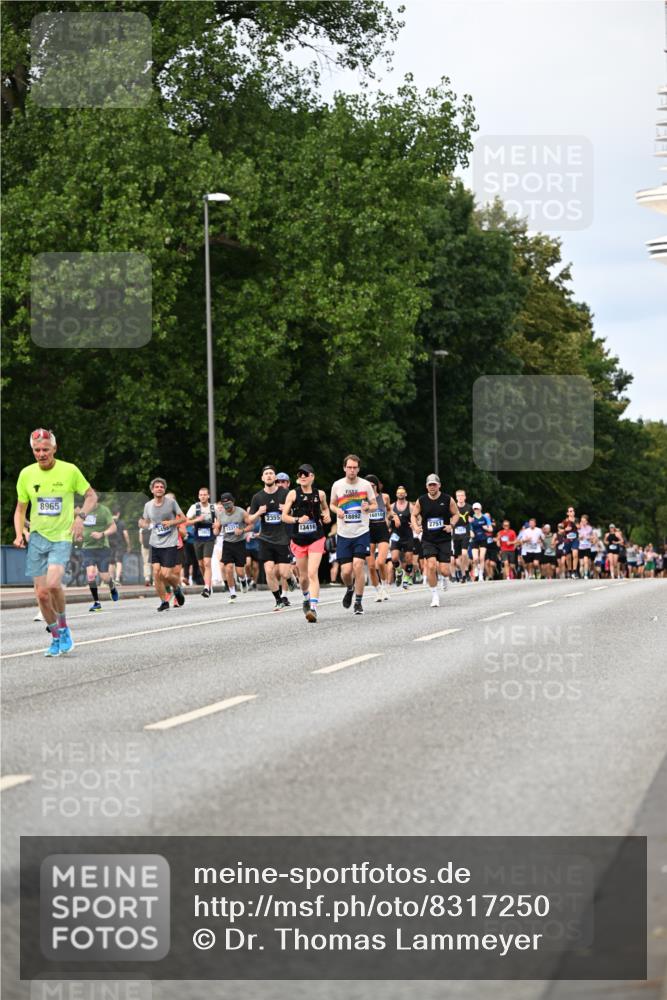29.06.2025 - hella hamburg halbmarathon Dr. Thomas Lammeyer http://msf.ph/oto/8317250 29.06.2025 10:38:48 Kennedybrücke 2355, 2376, 2751, 2801, 3145, 3420, 3829, 4479, 4540, 5453, 5609, 6105, 6171, 6310, 6329, 6843, 7299, 7644, 8021, 8589, 8965, 9379, 9448, 9514, 10674, 11122, 11245 meine-sportfotos.de