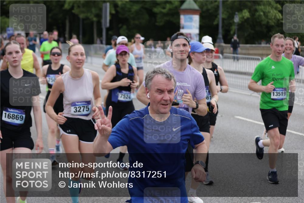 29.06.2025 - hella hamburg halbmarathon Jannik Wohlers http://msf.ph/oto/8317251 29.06.2025 10:38:59 Lombardsbrücke 1760, 1856, 1883, 2092, 2843, 2893, 3275, 3353, 3727, 4523, 4603, 4659, 4855, 4882, 6321, 6342, 6343, 6748, 7341, 7501, 7506, 7524, 7684, 8203, 8243, 8995, 9393, 9420, 9446, 9569, 9698, 10001, 10512, 10516, 10626, 10627, 10849, 10888, 11129, 11313, 11381, 11382, 11461, 11533, 11729, 12217, 12391, 13178, 13461, 13519, 14111, 14114, 14299, 14871, 14956, 15112, 15262, 15433, 15536, 15765, 16178, 16382, 16866, 16869, 16884, 17368, 17536, 17666 meine-sportfotos.de