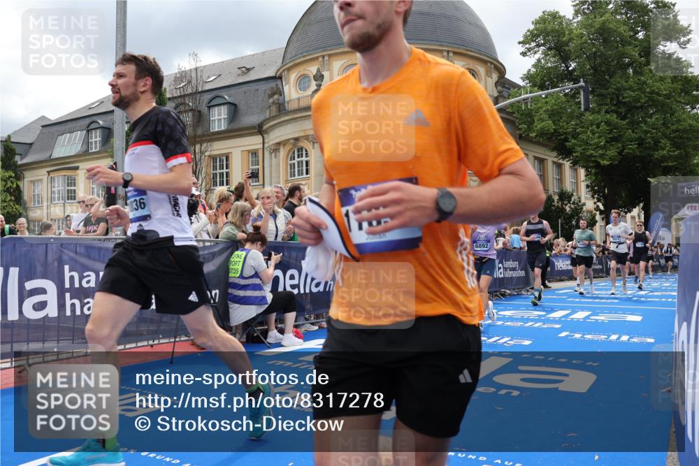 29.06.2025 - hella hamburg halbmarathon Strokosch-Dieckow http://msf.ph/oto/8317278 29.06.2025 10:58:04 Ziel 1200, 1563, 1611, 2907, 3141, 4319, 4426, 4579, 6531, 6892, 8089, 8290, 10036, 10408, 11832, 12378, 12773, 13465, 13666, 15090, 15125, 15189, 15527, 18762 meine-sportfotos.de