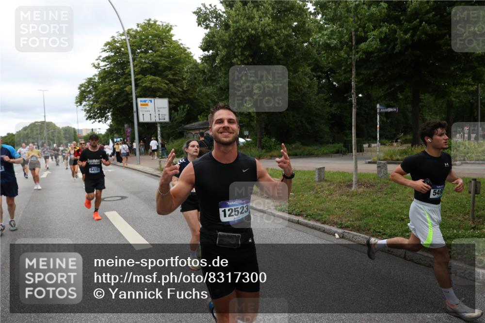 29.06.2025 - hella hamburg halbmarathon Yannick Fuchs http://msf.ph/oto/8317300 29.06.2025 10:50:49 20KM 1485, 1583, 1955, 2034, 2282, 2417, 2676, 3413, 3435, 3836, 4167, 4940, 5033, 5418, 5492, 6272, 6399, 6416, 6835, 7716, 8393, 8542, 8652, 8669, 8825, 9488, 9577, 9727, 9820, 9907, 9934, 10133, 10212, 11043, 11083, 11212, 11590, 11612, 12014, 12348, 12440, 12523, 13394, 13666, 13750, 13863, 14139, 14369, 14678, 15097, 15145, 15431, 15695, 15712, 15726, 16113, 16257, 16261, 16470, 16634, 16830, 16909, 17160, 17617, 17779, 17828, 18208, 18652, 18719, 19091, 19184 meine-sportfotos.de