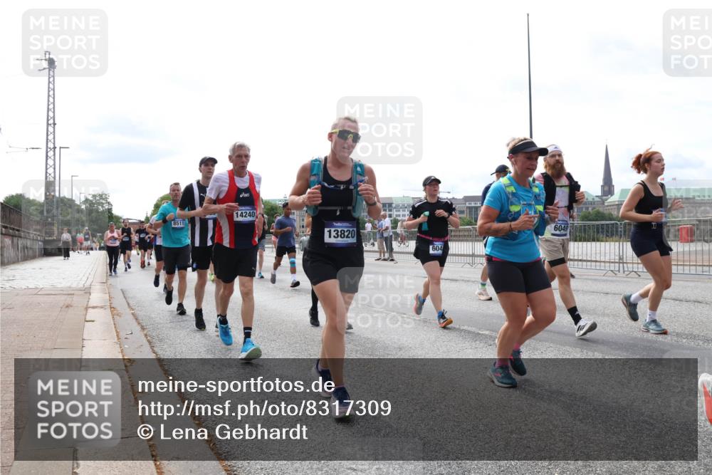 29.06.2025 - hella hamburg halbmarathon Lena Gebhardt http://msf.ph/oto/8317309 29.06.2025 10:22:31 Lombardsbrücke 8511, 14240, 13820, 604, 6049, 1003, 1029, 1187, 1419, 1598, 2009, 2022, 2063, 2294, 2351, 2479, 2514, 2766, 2886, 3003, 3050, 3108, 3172, 3430, 3457, 3458, 3511, 3600, 3601, 3768, 3910, 3946, 4113, 4114, 4131, 4366, 4556, 4559, 4829, 4969, 4970, 5079, 5223, 5343, 5798, 5838, 6030, 6048, 6049, 6303, 6307, 6347, 6820, 6826, 6899, 6977, 7097, 7188, 7190, 7276, 7529, 7794, 7925, 8355, 8431, 8511, 8855, 8884, 8931, 8954, 9256, 10826, 14801 meine-sportfotos.de
