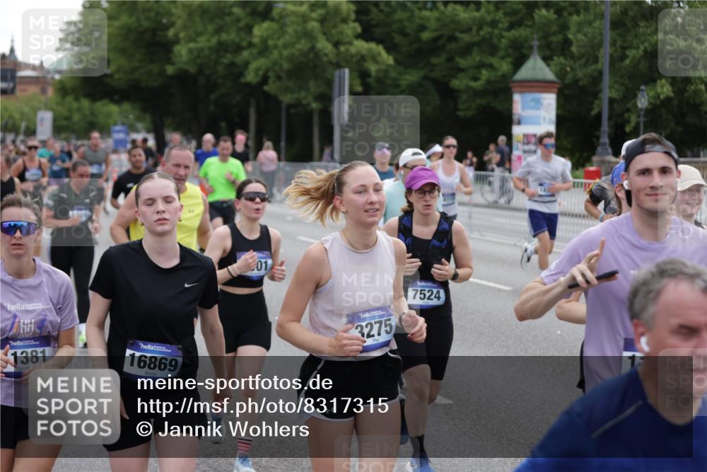 29.06.2025 - hella hamburg halbmarathon Jannik Wohlers http://msf.ph/oto/8317315 29.06.2025 10:38:59 Lombardsbrücke 1760, 1856, 1883, 2092, 2843, 2893, 3275, 3353, 3727, 4523, 4603, 4659, 4855, 4882, 6321, 6342, 6343, 6748, 7341, 7501, 7506, 7524, 7684, 8203, 8243, 8995, 9393, 9420, 9446, 9569, 9698, 10001, 10512, 10516, 10626, 10627, 10849, 10888, 11129, 11313, 11381, 11382, 11461, 11533, 11729, 12217, 12391, 13178, 13461, 13519, 14111, 14114, 14299, 14871, 14956, 15112, 15262, 15433, 15536, 15765, 16178, 16382, 16866, 16869, 16884, 17368, 17536, 17666 meine-sportfotos.de