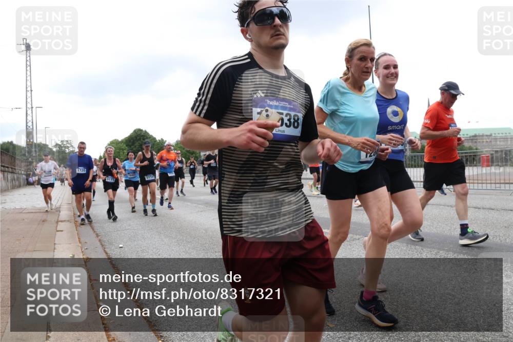 29.06.2025 - hella hamburg halbmarathon Lena Gebhardt http://msf.ph/oto/8317321 29.06.2025 10:47:11 Lombardsbrücke 1720, 5111, 18403, 5114, 538, 1073, 1185, 1286, 1363, 1463, 1523, 1593, 1607, 1704, 1720, 1961, 1999, 2148, 2162, 2211, 2320, 2327, 2407, 2537, 2555, 2556, 2665, 2981, 2994, 3277, 3406, 3407, 3823, 4184, 4239, 4325, 4342, 4483, 4806, 4895, 4974, 4975, 5111, 5114, 5700, 5796, 5895, 5953, 6255, 6256, 6485, 6496, 6740, 6879, 6995, 7073, 7403, 7412, 7430, 7431, 7630, 7631, 7827, 8105, 8131, 8486, 8553, 8684, 8706, 8915, 8953, 8967, 9018 meine-sportfotos.de