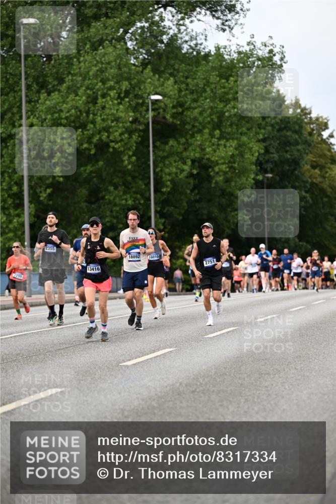 29.06.2025 - hella hamburg halbmarathon Dr. Thomas Lammeyer http://msf.ph/oto/8317334 29.06.2025 10:38:53 Kennedybrücke 2355, 2376, 2751, 2801, 3130, 3420, 4540, 5453, 5609, 6105, 6171, 6310, 6329, 6843, 7299, 7644, 8021, 8589, 8965, 9379, 9448, 10674, 11245 meine-sportfotos.de