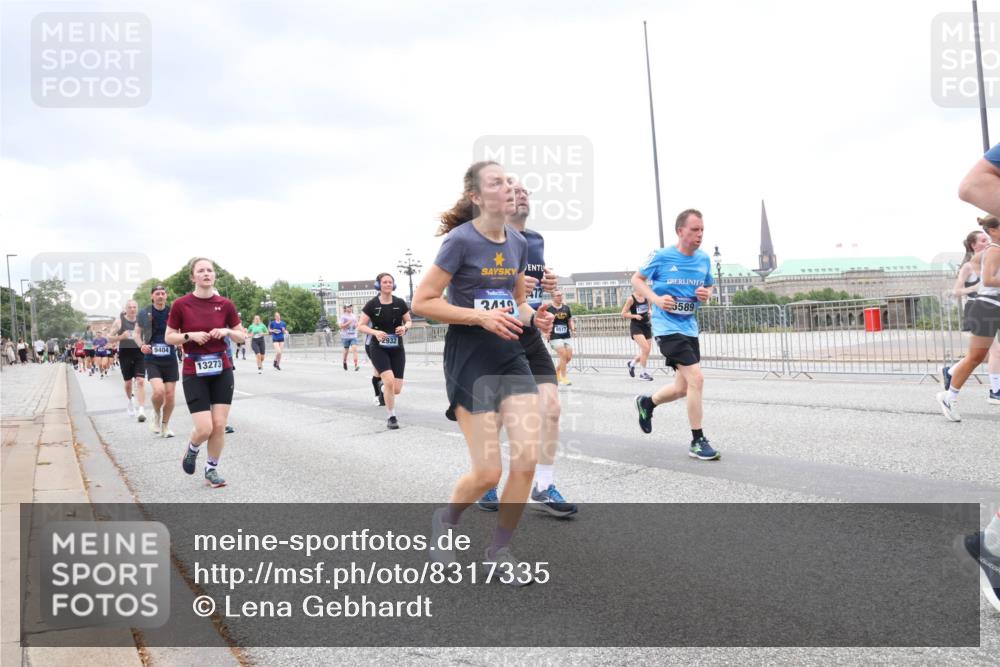 29.06.2025 - hella hamburg halbmarathon Lena Gebhardt http://msf.ph/oto/8317335 29.06.2025 10:57:00 Lombardsbrücke 9404, 13273, 2932, 472, 3419, 9517, 5589, 1207, 2143, 2307, 2370, 2871, 2887, 2932, 2991, 3195, 3348, 3387, 3418, 3438, 3470, 3485, 3516, 3517, 3520, 3614, 3723, 3851, 4086, 4094, 4106, 4118, 4241, 4485, 4568, 4569, 4611, 4773, 4998, 5057, 5316, 5438, 5589, 5639, 5911, 5944, 6053, 6284, 6348, 6349, 6832, 6981, 7381, 7416, 7417, 7592, 7787, 7964, 8039, 8108, 8150, 8197, 8224, 8546, 8606, 8679, 8851, 8939, 8943, 9110, 9172, 9210, 9298, 9299, 9910, 10555, 10569, 10571 meine-sportfotos.de