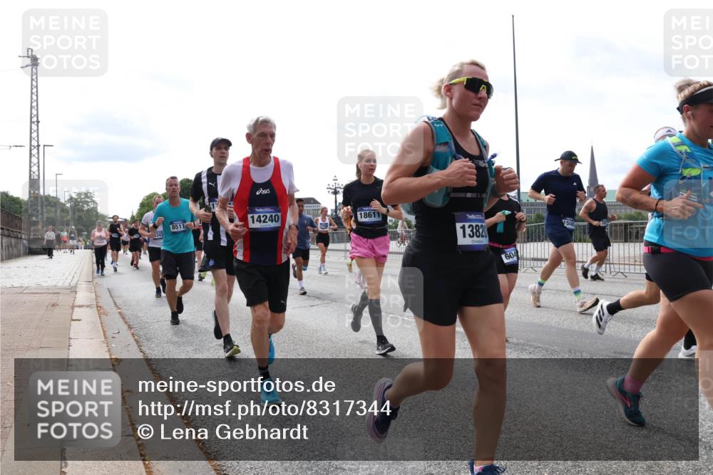 29.06.2025 - hella hamburg halbmarathon Lena Gebhardt http://msf.ph/oto/8317344 29.06.2025 10:22:31 Lombardsbrücke 8511, 1, 6347, 14240, 18611, 13820, 604, 1003, 1029, 1187, 1419, 1598, 2009, 2022, 2063, 2294, 2351, 2479, 2514, 2766, 2886, 3003, 3050, 3108, 3172, 3430, 3457, 3458, 3511, 3600, 3601, 3768, 3910, 3946, 4113, 4114, 4131, 4366, 4556, 4559, 4829, 4969, 4970, 5079, 5223, 5343, 5798, 5838, 6030, 6048, 6049, 6303, 6307, 6347, 6820, 6826, 6899, 6977, 7097, 7188, 7190, 7276, 7529, 7794, 7925, 8355, 8431, 8511, 8855, 8884, 8931, 8954, 9256, 10826, 14801 meine-sportfotos.de