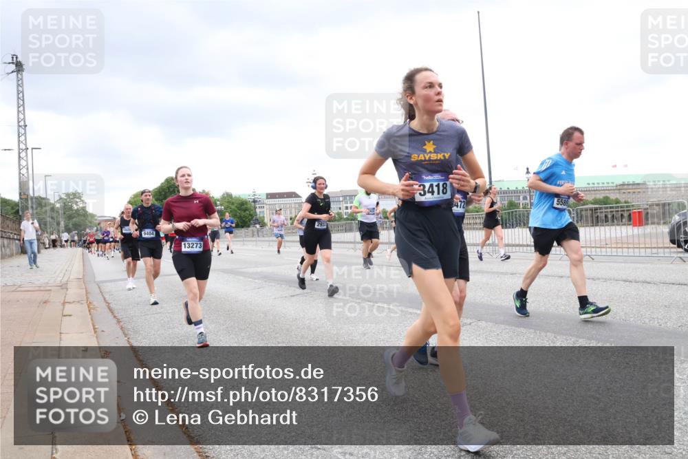 29.06.2025 - hella hamburg halbmarathon Lena Gebhardt http://msf.ph/oto/8317356 29.06.2025 10:57:01 Lombardsbrücke 1826, 9404, 13273, 2932, 3418, 472, 5589, 1207, 2143, 2307, 2370, 2871, 2887, 2932, 2991, 3195, 3348, 3387, 3418, 3438, 3470, 3485, 3516, 3517, 3520, 3614, 3723, 3851, 4086, 4094, 4106, 4118, 4241, 4485, 4568, 4569, 4611, 4773, 4998, 5057, 5316, 5438, 5589, 5639, 5911, 5944, 6053, 6284, 6348, 6349, 6832, 6981, 7381, 7416, 7417, 7592, 7787, 7964, 8039, 8150, 8197, 8224, 8546, 8679, 8851, 8853, 8939, 8943, 9110, 9172, 9210, 9298, 9299, 9910, 10571 meine-sportfotos.de