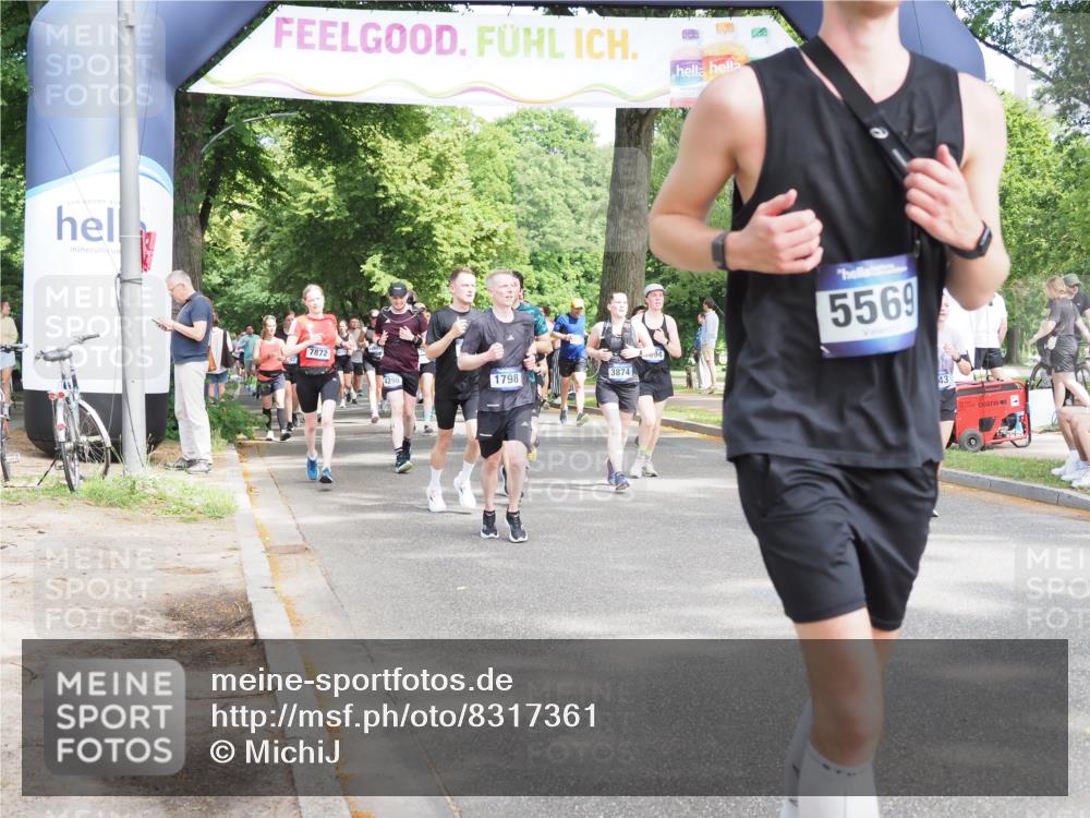 29.06.2025 - hella hamburg halbmarathon MichiJ http://msf.ph/oto/8317361 29.06.2025 11:32:46 Zwischen KM18-KM19 1024, 1798, 1994, 2571, 2574, 2640, 3443, 3874, 4298, 5671, 7872, 11098, 12414, 13290, 13410, 13580, 13806, 13830, 14473, 14937, 15030, 16512, 16840, 17196, 18844 meine-sportfotos.de