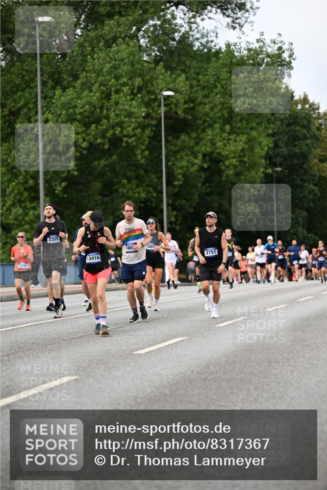 29.06.2025 - hella hamburg halbmarathon Dr. Thomas Lammeyer http://msf.ph/oto/8317367 29.06.2025 10:38:53 Kennedybrücke 2355, 2376, 2751, 2801, 3130, 3420, 4540, 5453, 5609, 6105, 6171, 6310, 6329, 6843, 7299, 7644, 8021, 8589, 8965, 9379, 9448, 10674, 11245 meine-sportfotos.de