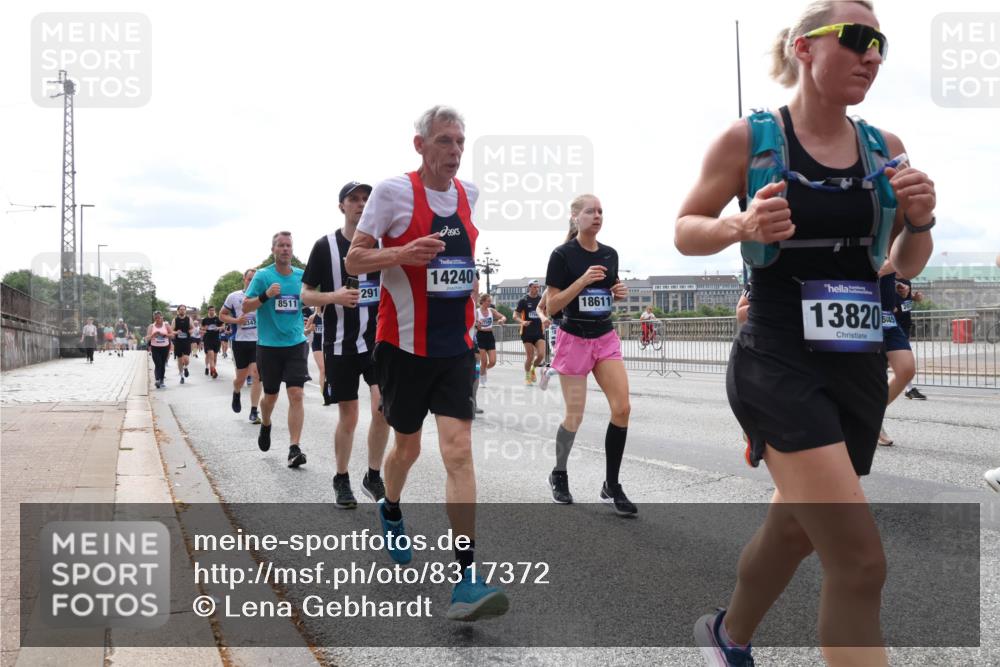 29.06.2025 - hella hamburg halbmarathon Lena Gebhardt http://msf.ph/oto/8317372 29.06.2025 10:22:32 Lombardsbrücke 8511, 291, 14240, 18611, 13820, 5445, 1003, 1029, 1187, 1419, 1598, 2009, 2022, 2063, 2294, 2351, 2479, 2514, 2766, 2886, 3003, 3050, 3108, 3172, 3430, 3457, 3458, 3511, 3600, 3601, 3910, 3946, 4113, 4114, 4131, 4366, 4556, 4559, 4829, 4969, 4970, 5079, 5223, 5343, 5798, 5838, 6030, 6048, 6049, 6303, 6307, 6347, 6820, 6826, 6899, 6977, 7097, 7188, 7190, 7276, 7529, 7794, 7925, 8355, 8431, 8511, 8855, 8884, 8931, 8954, 9256, 10826, 14525, 14801 meine-sportfotos.de